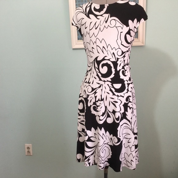 En Focus Studio Black & White Floral Dress.- —SOLD - Picture 3 of 6